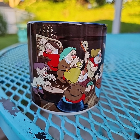 Disney Snow white and the seven dwarfs mug - Picture 2 of 7
